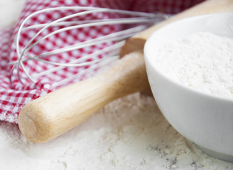 Flour and rolling pin