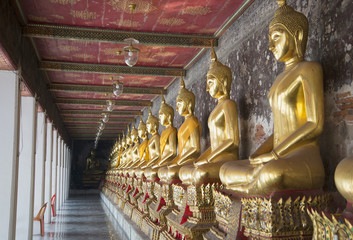 Wat Suthat. Gallery of the Buddha statues. Bangkok