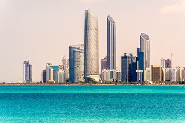 Fototapeta na wymiar Skyline Abu Zabi, Zjednoczone Emiraty Arabskie