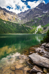 Fototapeta na wymiar Piękne jezioro w Tatrach