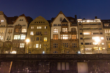 Fototapeta na wymiar Duesseldorf w nocy