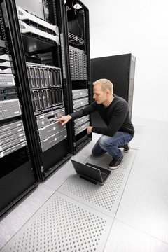 It engineer working in datacenter