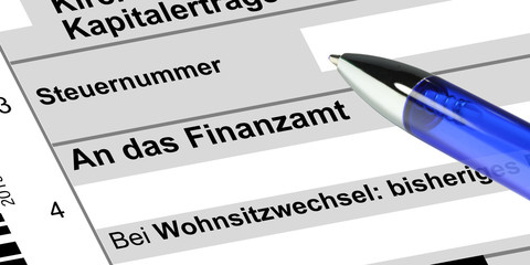 Finanzamt - Einkommensteuer mit Kugelschreiber - g627 © fotohansel