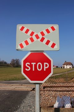 Panneau de pasage &agrave; niveau.