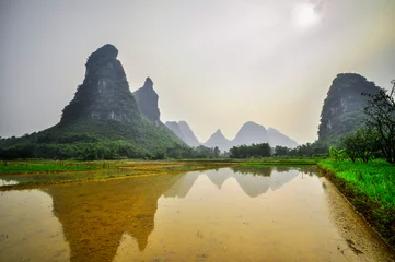 Tafelkleed Li river mountain landscape in Yangshuo Guilin © weltreisendertj
