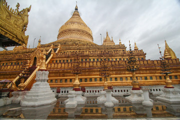 Golden temple - Mandalay - obrazy, fototapety, plakaty