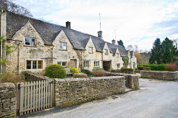 Fototapeta na wymiar Traditional Cotswold cottages in England, UK. spring.