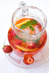 lemonade with strawberries