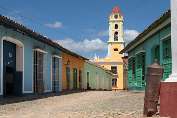 La tour de Trinidad au bout de la rue
