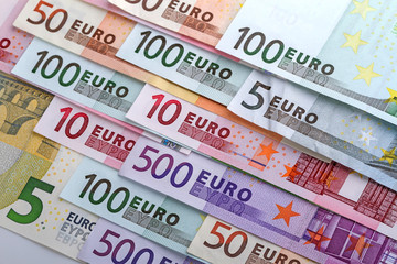Numbers on the euro banknotes