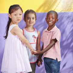 Multikulturelle Gruppe Kinder