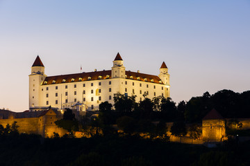 Fototapeta na wymiar Zamek Bratysława nocą, Słowacja