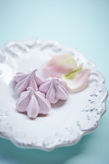 Cream meringues