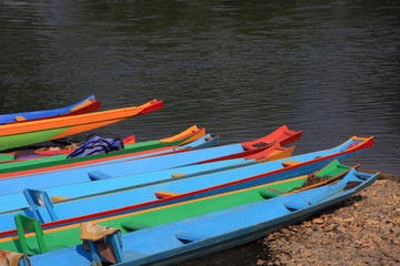 Fototapeta na wymiar colorful long-tailed boats at riverside