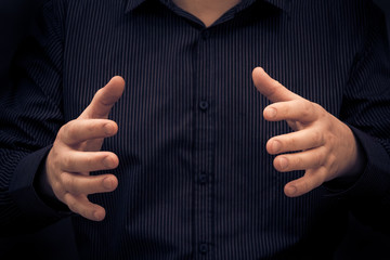 Man gesture showing size something