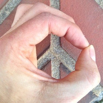 Hand mit Zeichen f&uuml;r Peace