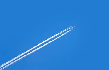 Fototapeten Jet-Flugzeug am blauen Himmel © Pink Badger