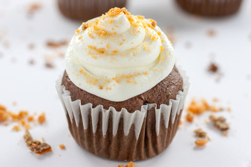 Chocolate Butterfinger Cupcakes