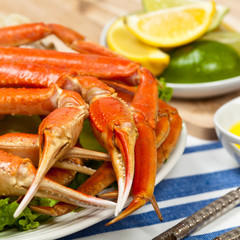 Crab legs with fresh lemon slices and butter sauce