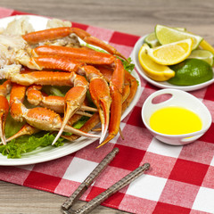 Snow Crab legs with fresh lemon slices and butter sauce