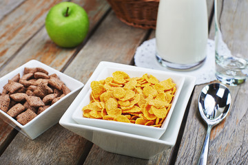 corn cereal with fresh milk and green apples