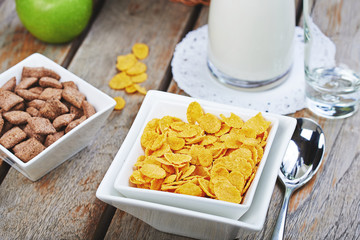 corn cereal with fresh milk and green apples