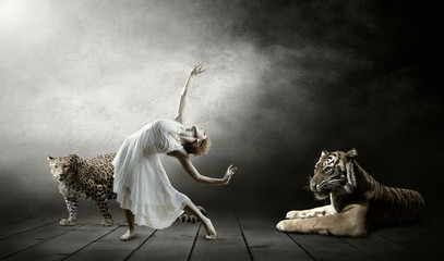 Obraz na płótnie Canvas Dancers in posing and tygr