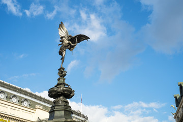Fototapeta premium LONDON, UK - MARCH 14: Alfred Gilbert's statue of Eros in Piccad