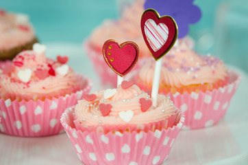 cupcake mit Herzen verziert