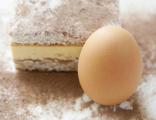 Fototapeta na wymiar jajko i ciastka ciastko