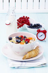 Breakfast: muesli with berries and milk