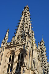 Fototapeta premium Detalle de la torre y campanario de la Catedral de Burgos