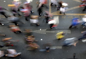 peoples on streed , shoot slow speed shutter