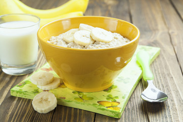 Oatmeal with bananas