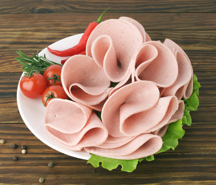 Fresh ham slices with lattuce and cherry tomato