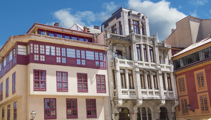 Obraz premium colored houses in the old town of Oviedo, Spain