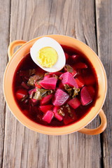 borsch with beetroot leaves