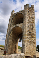 Fototapeta na wymiar Bridge tower in Besalu medieval village