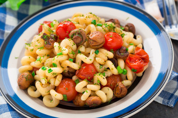 Pasta with roasted mushrooms and cherry tomatoes