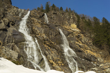 Fototapeta na wymiar Waterfall, italy