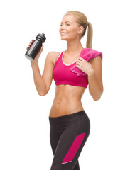 sporty woman drinking water from sportsman bottle