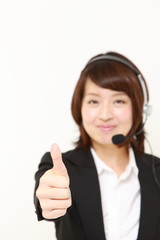 サムアップするテレフォンオペレーター