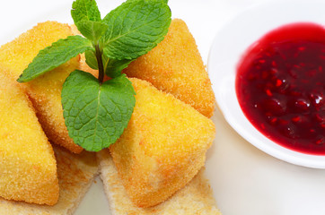 Cheese in breadcrumbs with currant jam