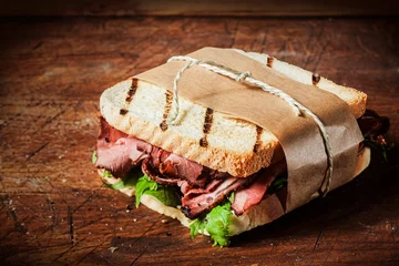 Foto op Canvas Delicious rare roast beef sandwich on toast © exclusive-design