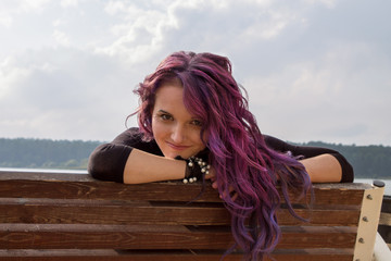 Девушка с фиолетовыми волосами - obrazy, fototapety, plakaty