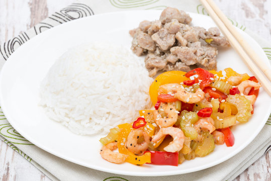 rice, chicken and vegetables with shrimp