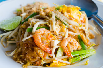 Thin rice noodles fried with tofu, vegetable, egg and peanuts