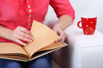 Obraz premium Woman sitting