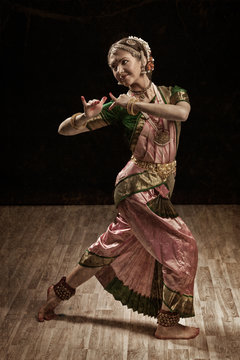 Indian Classical Dance Bharatanatyam Dancer