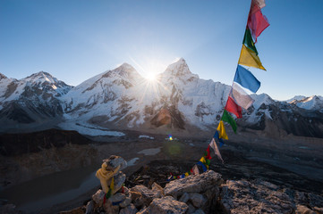 Mt.Everest bij zonsopgang vanaf de top van Kala Patthar, Nepal
